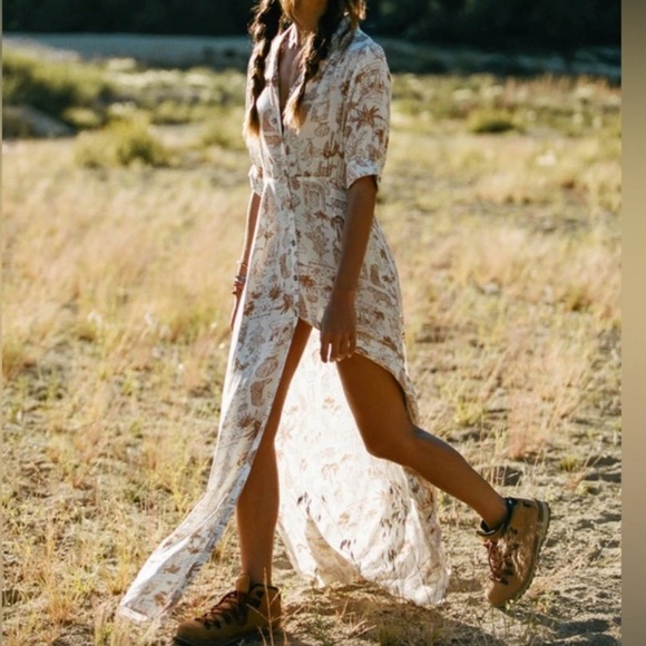 O'Neill Dresses & Skirts - O'Neill White and Tan Floral Maxi Dress